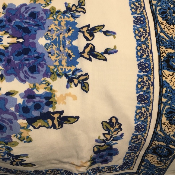 Size 12. Scarf print maxi dress with side slits - Picture 5 of 8